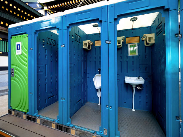 Best Portable bathroom rental  in Edwardsburg, MI